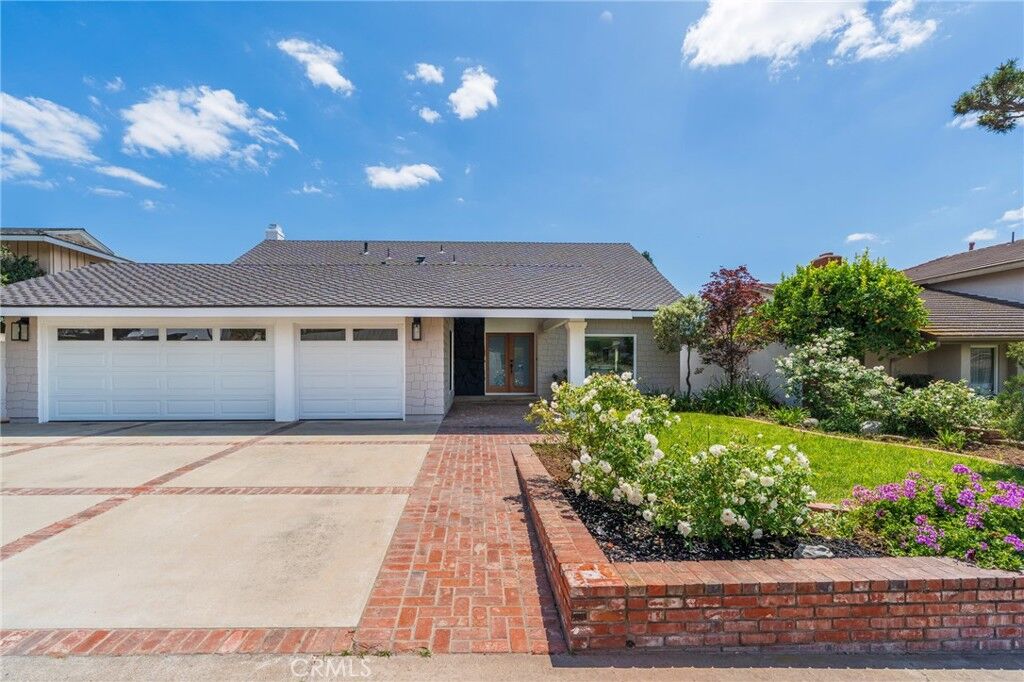 Property Photo: 938 Oakcrest CA 92821