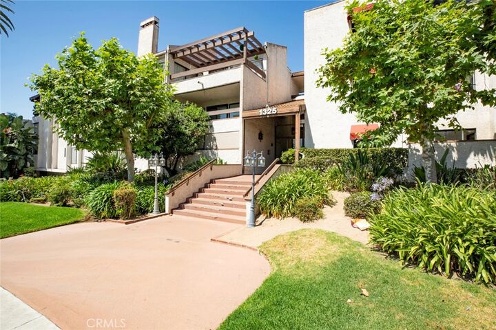 Property Photo:  1325 Valley View Road 301  CA 91202 