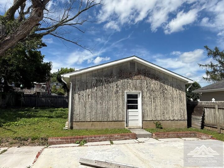 Property Photo:  1706 Honaker Ave  WV 24740 