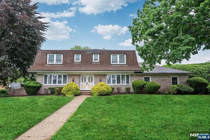 Property Photo:  7 Glendale Lane  NJ 07004 