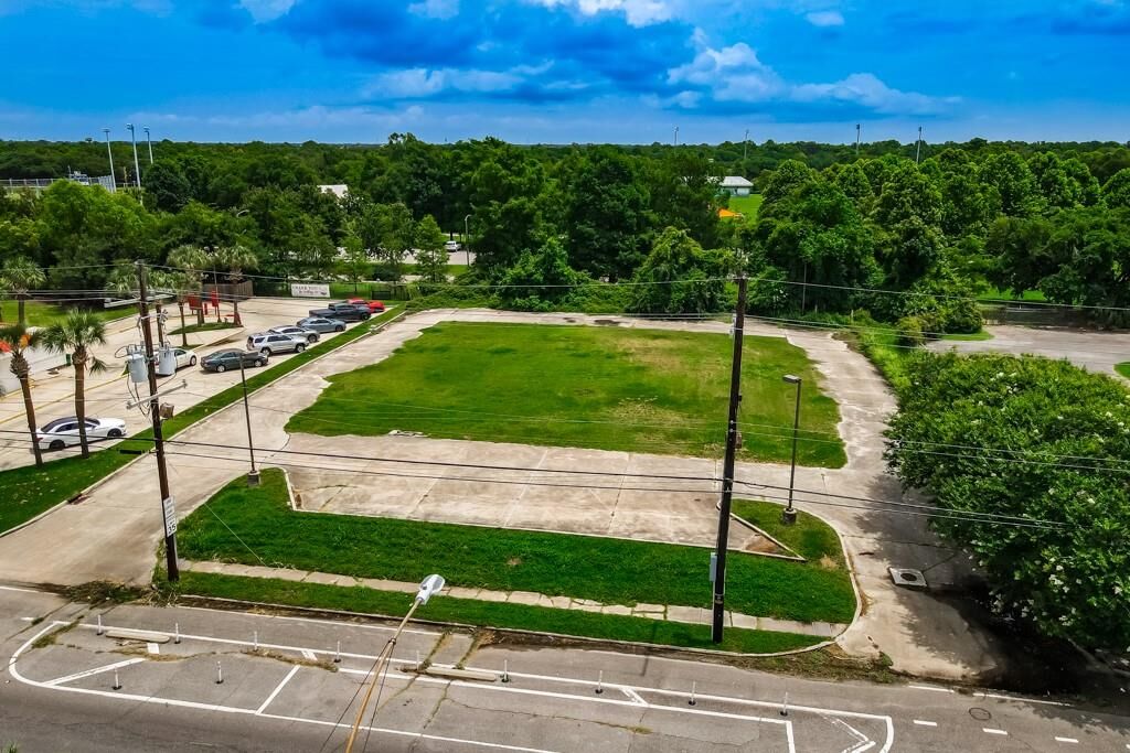 Property Photo:  5571 Read Boulevard  LA 70127 