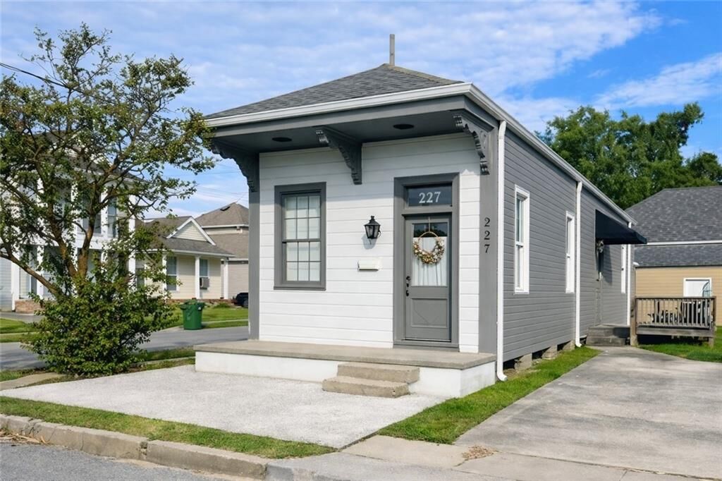 Property Photo:  227 2nd Street  LA 70053 