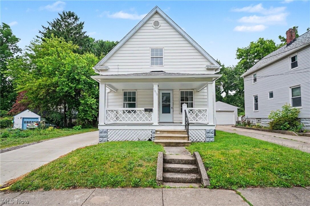 Property Photo:  1010 Sawyer Avenue  OH 44310 