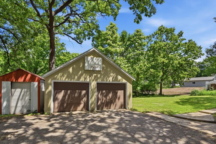 Property Photo:  814 Minnesota Boulevard  MN 56304 