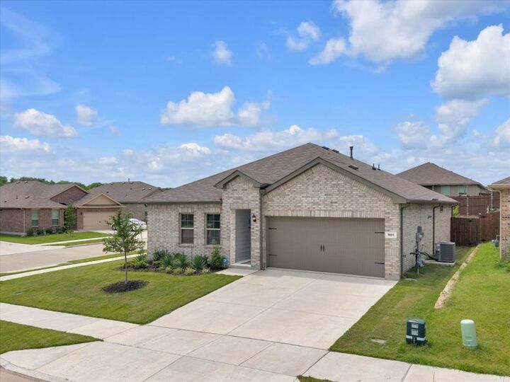 Property Photo:  901 De Wit Drive  TX 76108 
