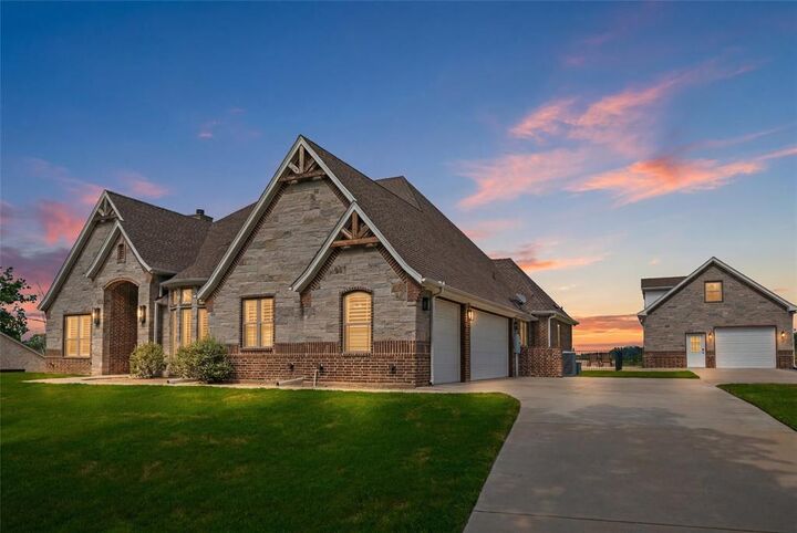 Property Photo:  318 Arapahoe Ridge  TX 76087 