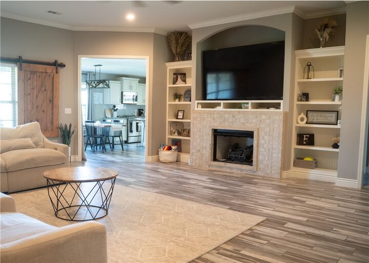 Property Photo:  1001 Red Oak Street  AR 72727 