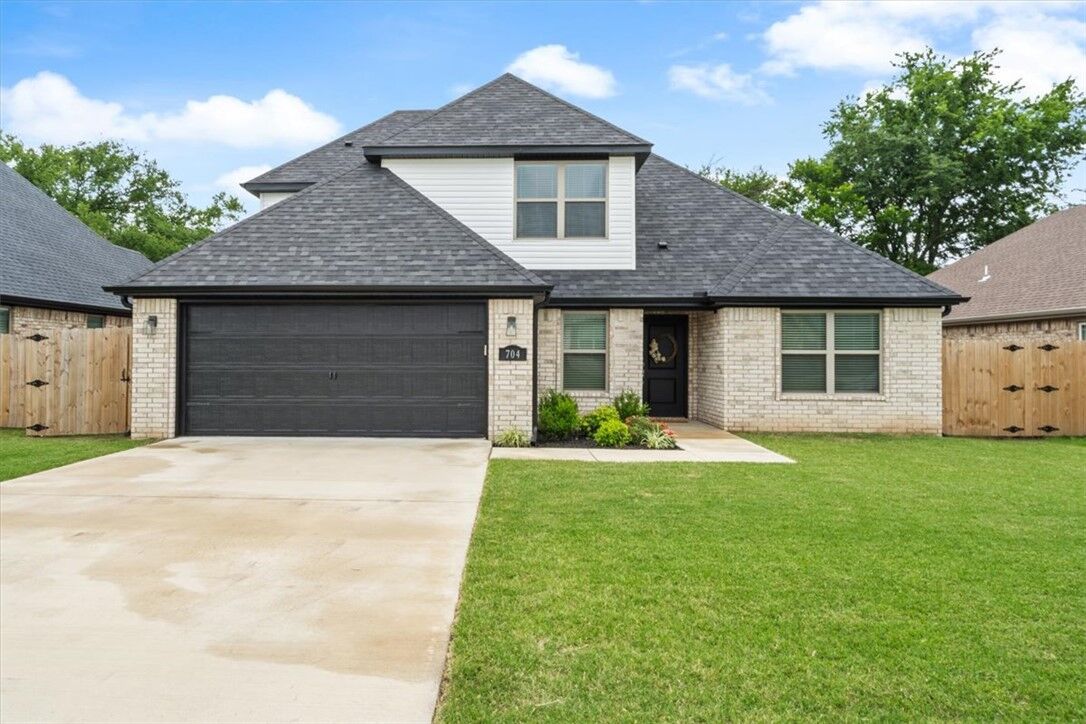 Property Photo:  704 Taylor Street  AR 72761 