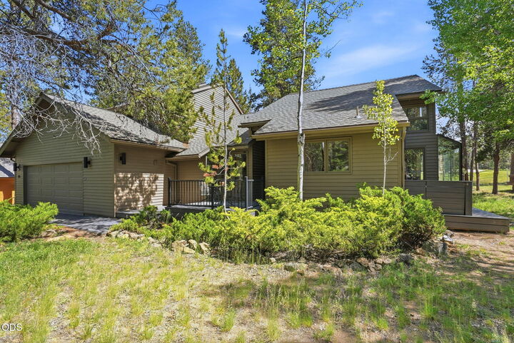 Property Photo:  17901 Red Cedar Lane  OR 97707 