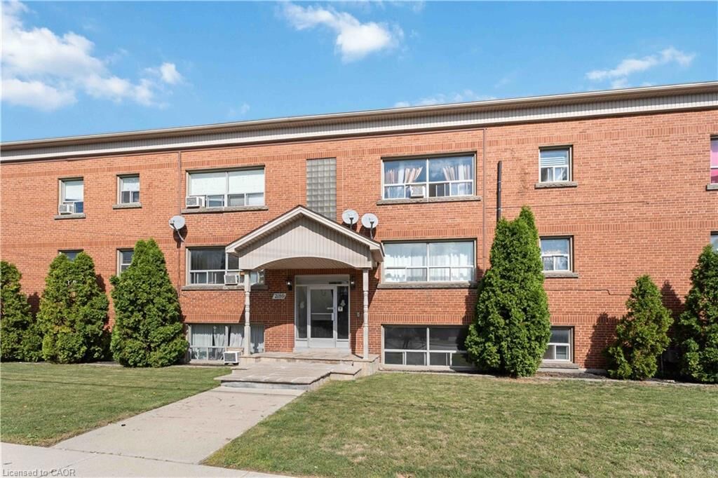 Property Photo:  2189 King Street E 8  ON L8K 1W8 