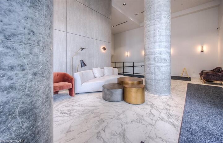 Property Photo:  15 Wellington Street 2108  ON N2G 0E4 