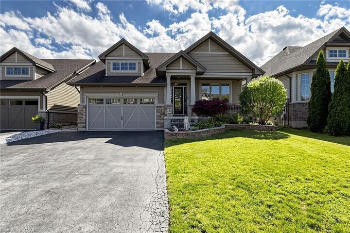 Property Photo: 18 Gateway Avenue ON L0R 2A0