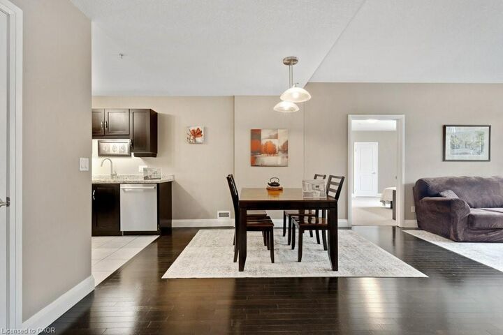 Property Photo:  165 Duke Street E 105  ON N2H 6T8 