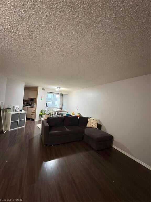 Property Photo:  20 Ellen Street E 507  ON N2H 6R7 
