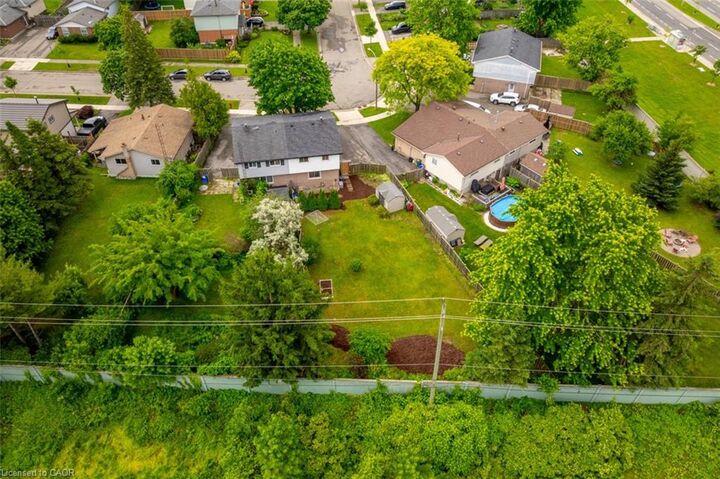 Property Photo:  47 Hopewell Crescent  ON L8J 1P3 