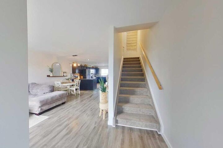Property Photo:  345 17 Street E  AB T1R 1R3 