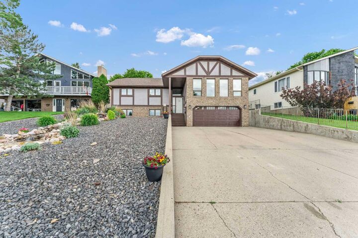 Property Photo:  1174 16 Street NE  AB T1C 1P9 