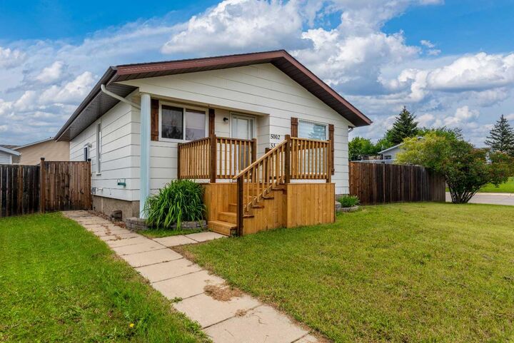 Property Photo: 5002 53 Avenue AB T0B 2P0
