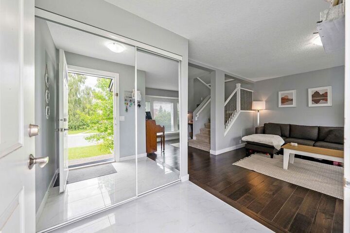 Property Photo: 15 Woodmont Green SW AB T2W 4Z3