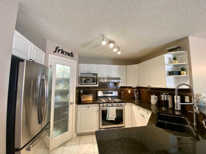 Property Photo: 10 Elgin Drive SE AB T2Z 3Y7