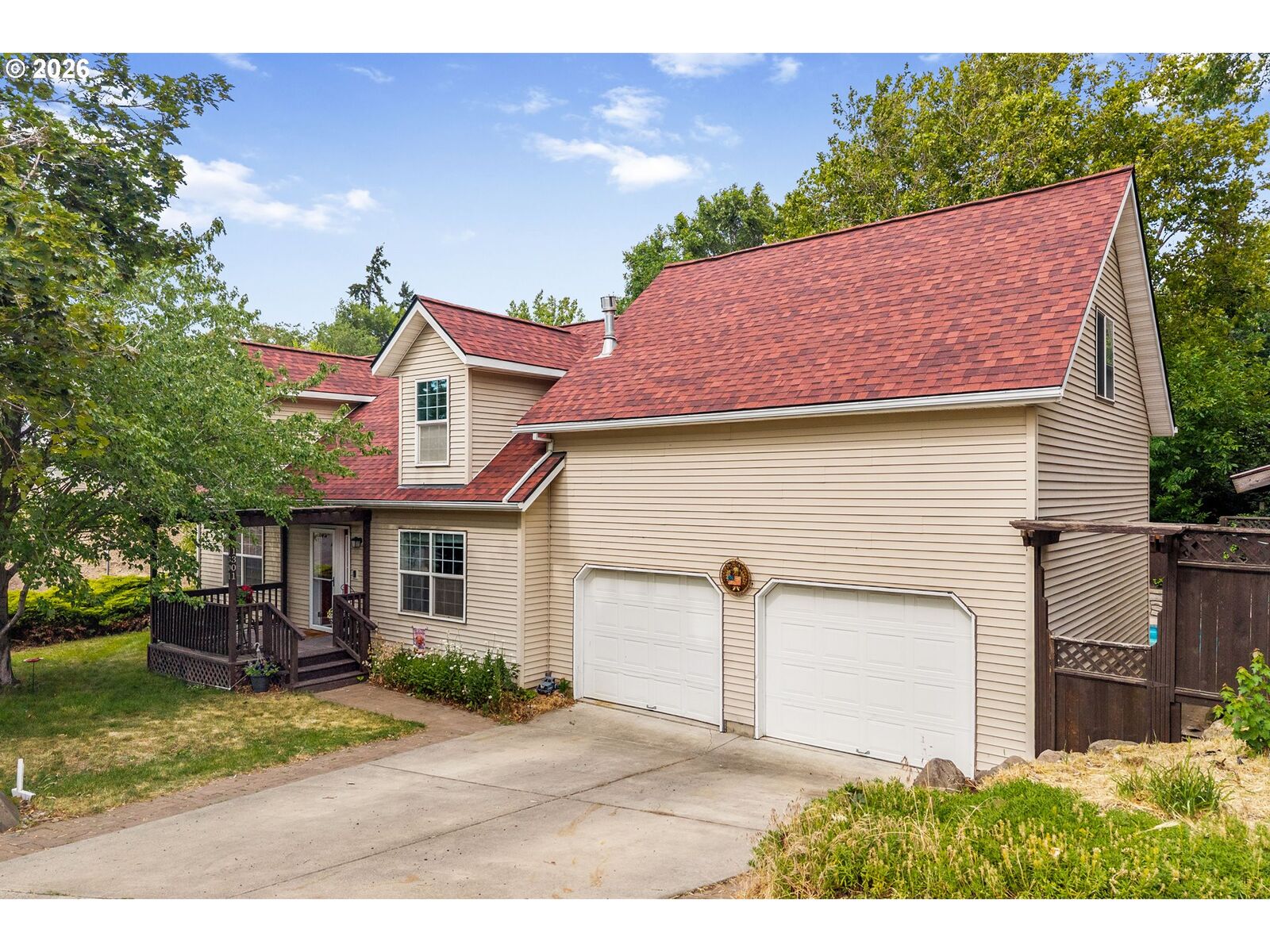 Property Photo: 1301 E 19th St OR 97058