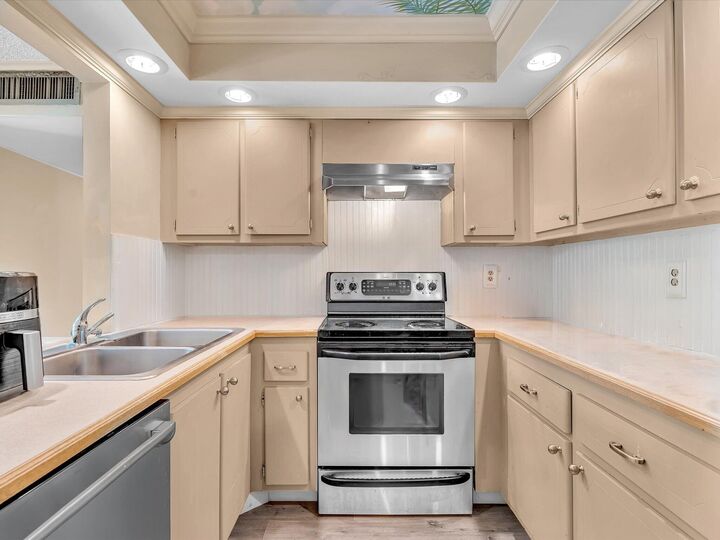 Property Photo:  1350 River Reach Drive 111  FL 33315 
