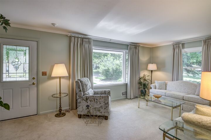 Property Photo:  