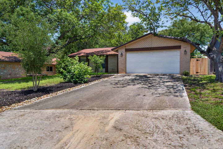 Property Photo:  3915 Briarcrest St  TX 78247 