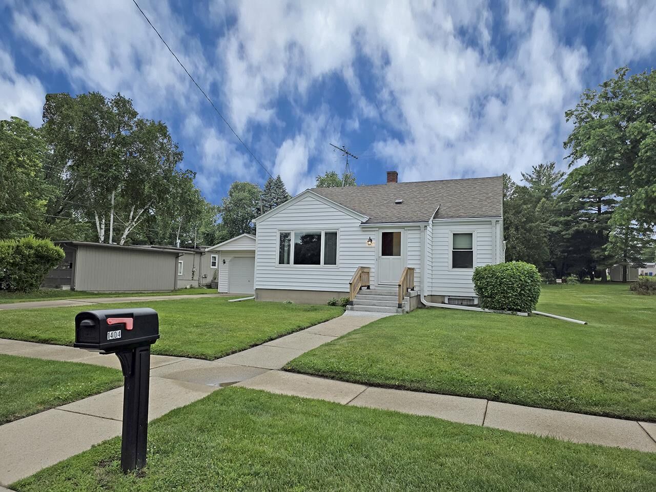 Property Photo:  1404 Center Street  WI 53098 