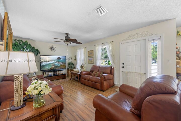 Property Photo: 906 SW 8th Ave FL 33009