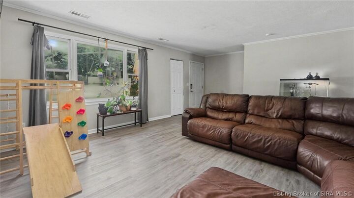 Property Photo: 2419 Shelby Street IN 47150