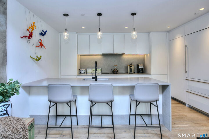 Property Photo:  41 Richmondville Avenue 102  CT 06880 