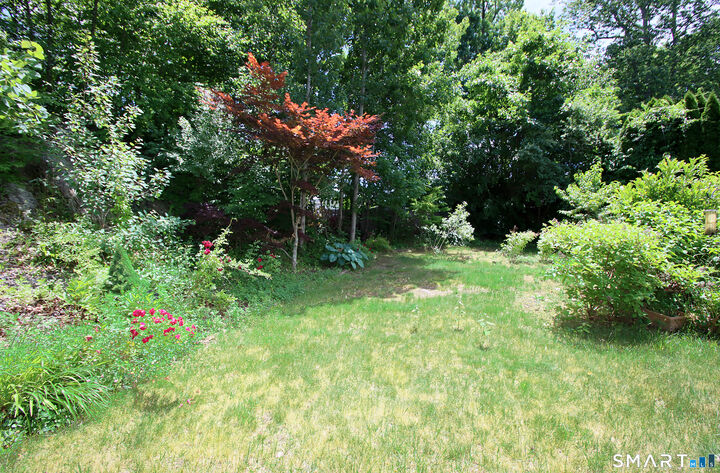 Property Photo:  5 Oaktree Court  CT 06801 