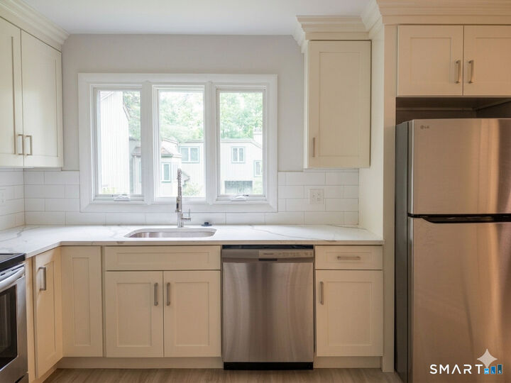 Property Photo:  8 Lyle Court G  CT 06032 