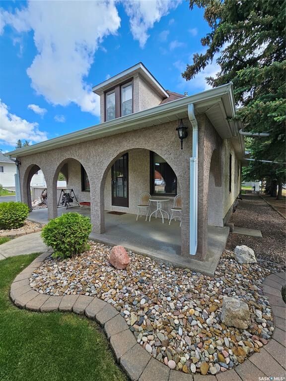 Property Photo: 325 4th Avenue E SK S0K 4L0