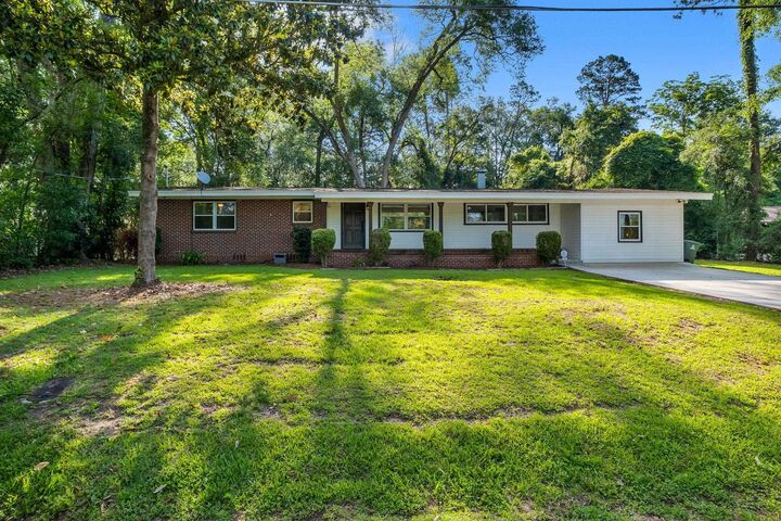 Property Photo: 2351 Amelia Circle FL 32304