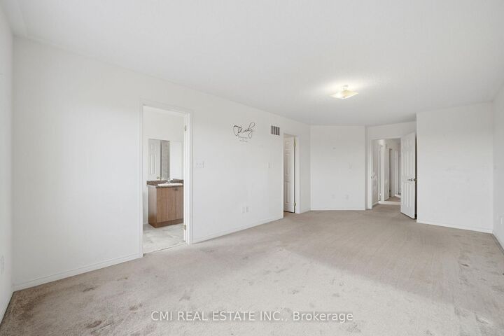 Property Photo: 14 Gulfbrook Circle ON L6Z 0B6