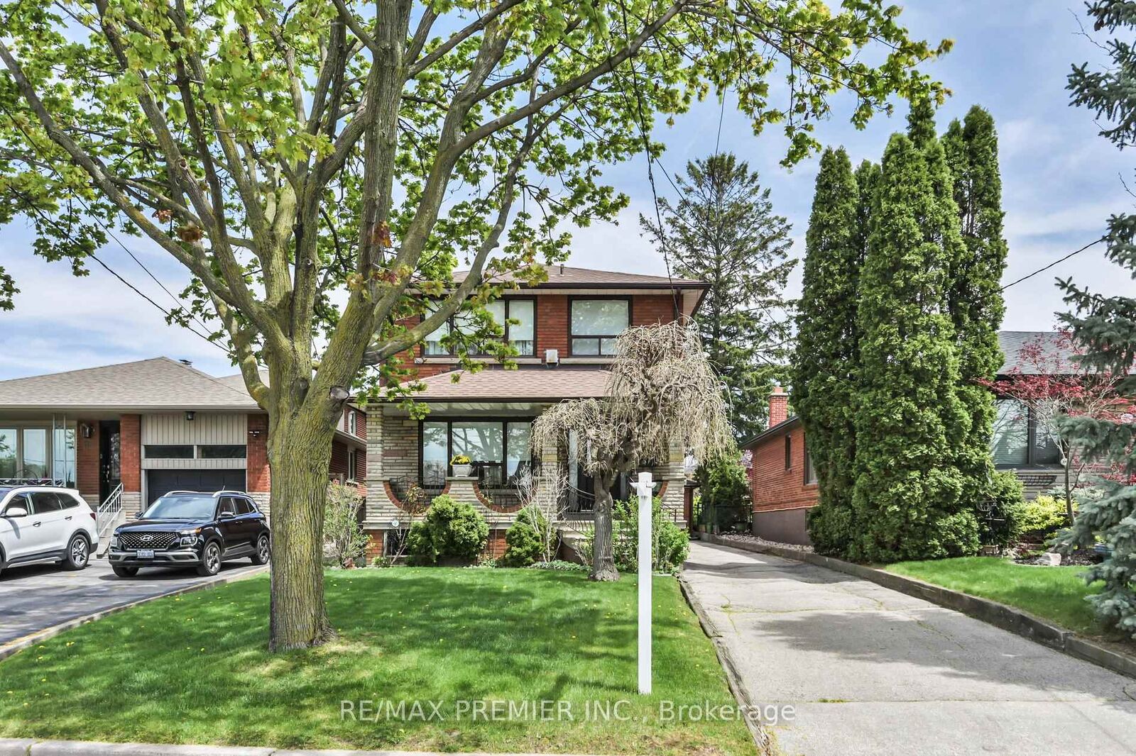 Property Photo: 81 Macleod Street ON M6L 2M8