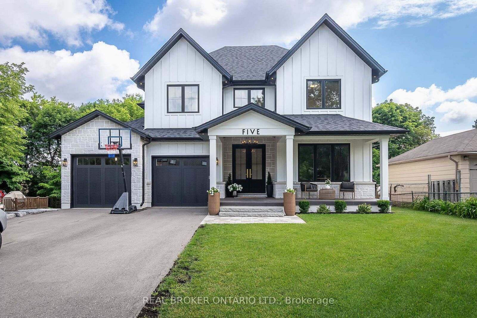Property Photo: 5 Arletta Street ON L7G 3J2
