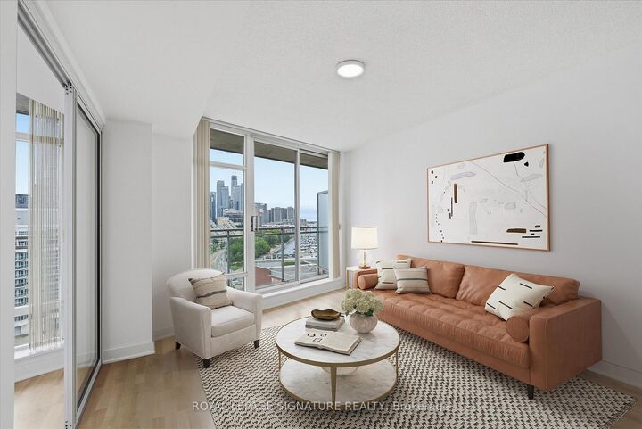Property Photo:  650 Queens Quay W 1605  ON M5V 3N2 