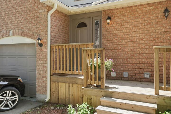 Property Photo:  79 Braeheid Avenue 6  ON L8B 0C6 