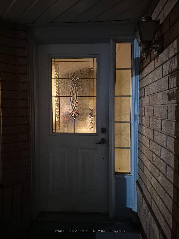 Property Photo:  35 Alaskan Summit Court  ON L6R 1P1 