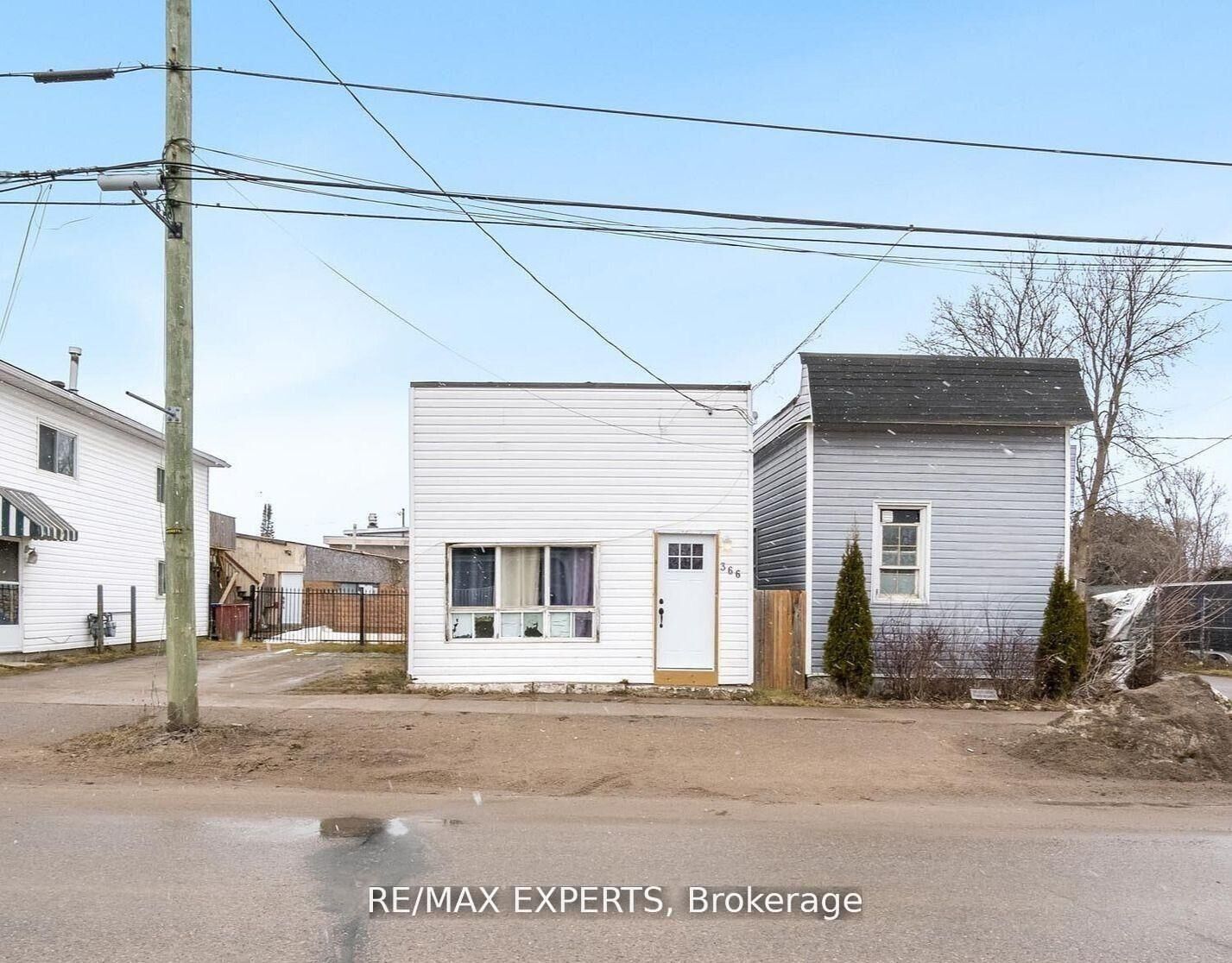 Property Photo: 366 Talbot Street ON L0K 1R0