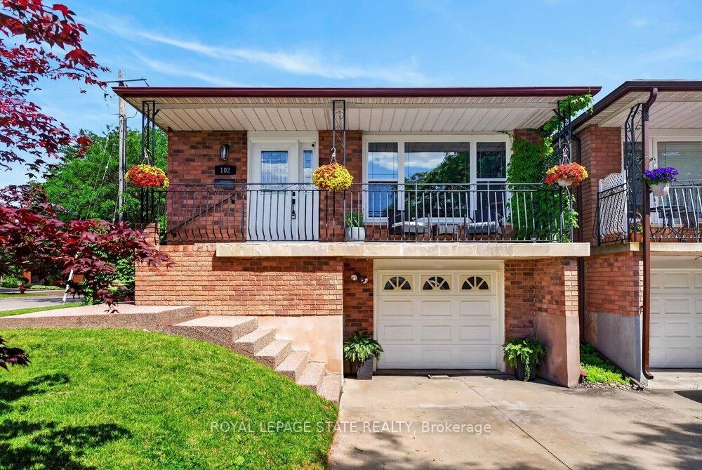Property Photo:  102 Birchlawn Drive  ON L8G 4B7 