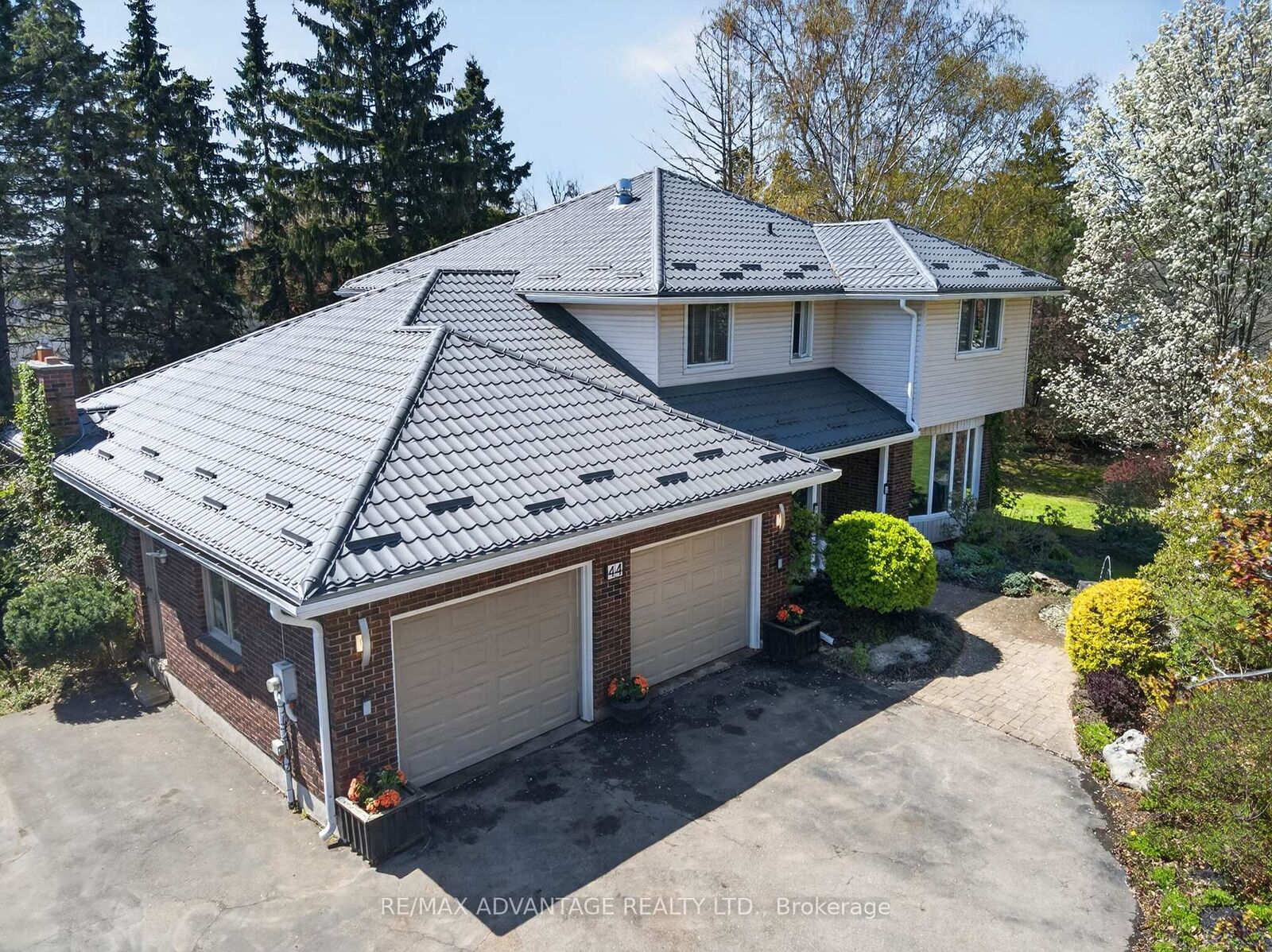 Property Photo: 44 Northcrest Drive ON N5X 2V8