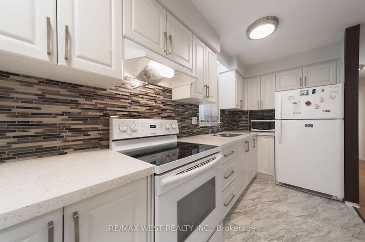 Property Photo: 50 Old Kingston Road 1-202 ON M1E 4Y1