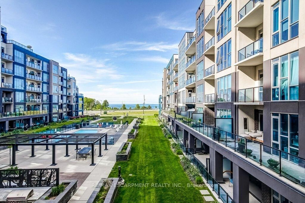 Property Photo:  16 Concord Place 201  ON L3M 0J1 