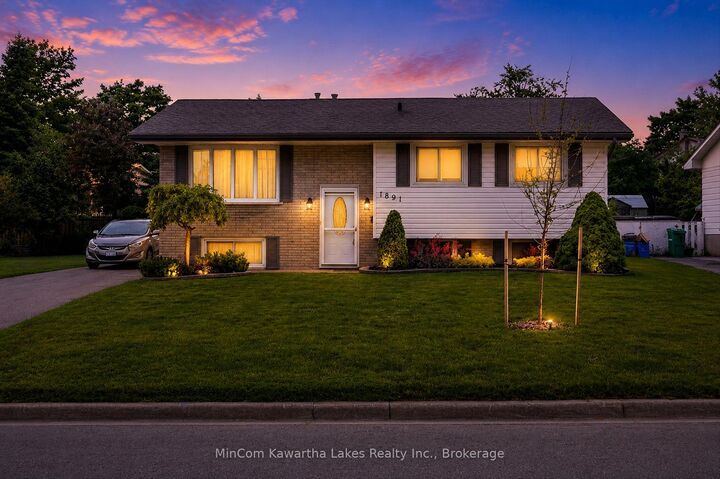Property Photo:  1891 Croftdale Crescent  ON K9K 1J7 