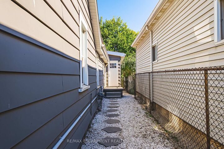 Property Photo: 24 Rowanwood Street ON L8L 7H3