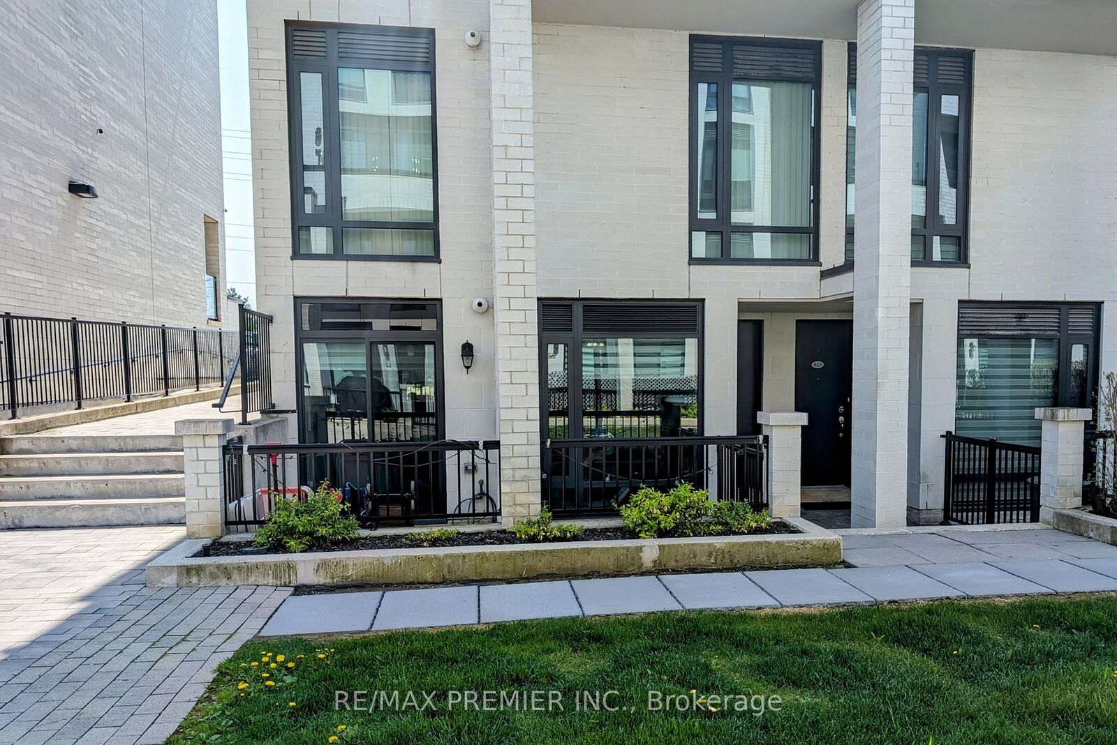 Property Photo: 140 Widdicombe Hill Boulevard 624 ON M9R 0A9